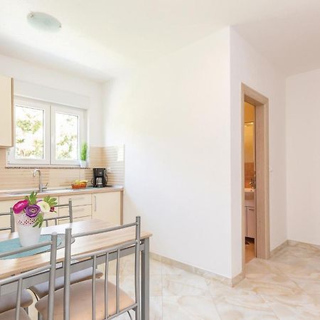 Awesome Apartment In Krvavica With Kitchen מראה חיצוני תמונה