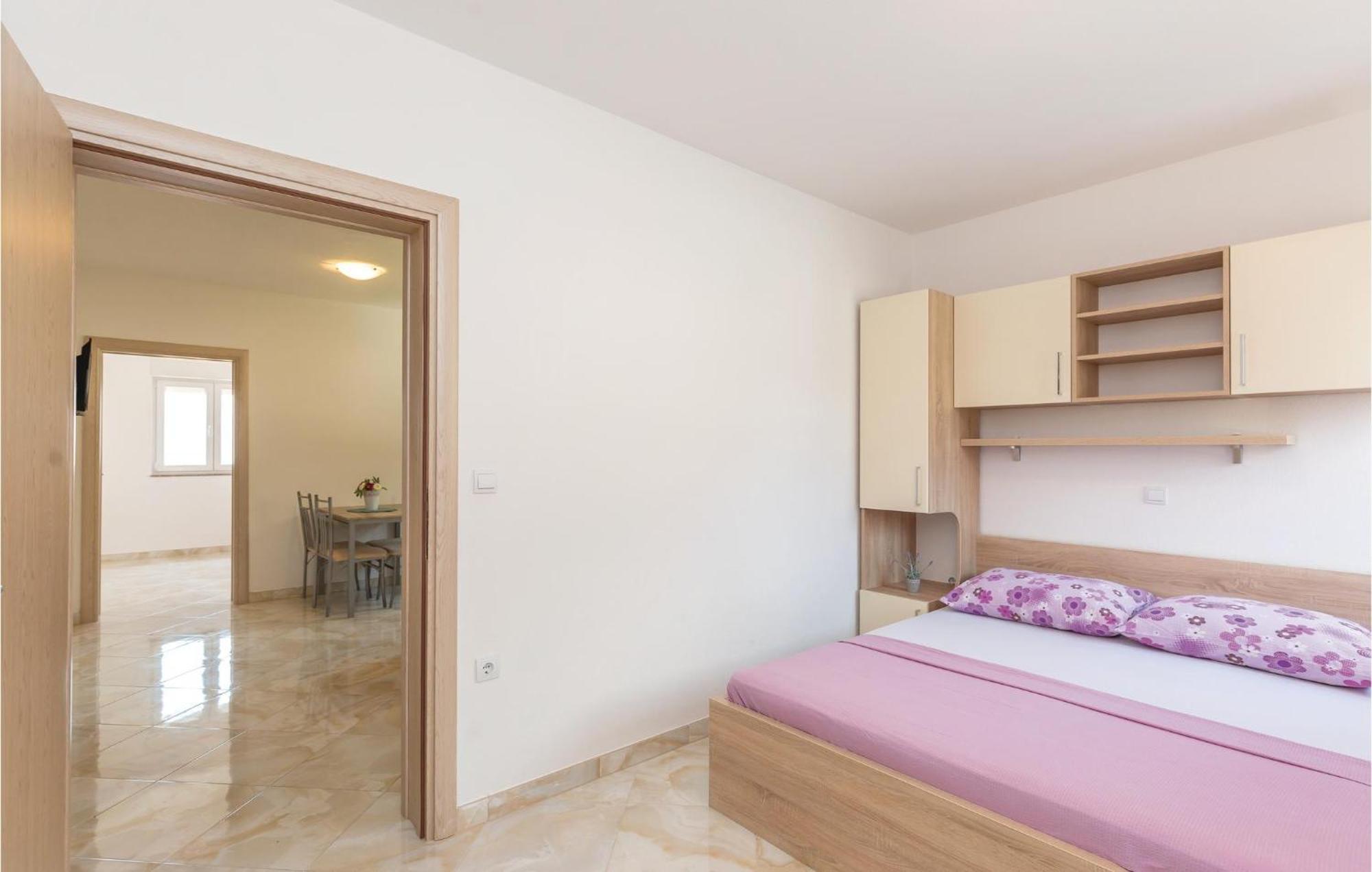 Awesome Apartment In Krvavica With Kitchen מראה חיצוני תמונה