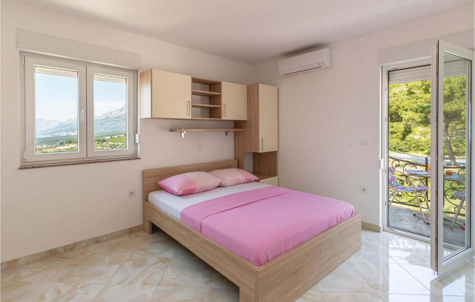 Awesome Apartment In Krvavica With Kitchen מראה חיצוני תמונה