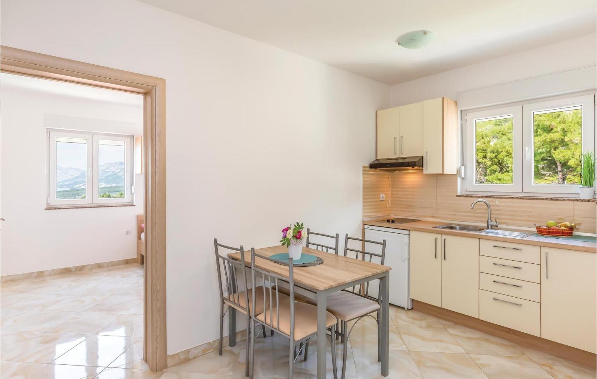 Awesome Apartment In Krvavica With Kitchen מראה חיצוני תמונה